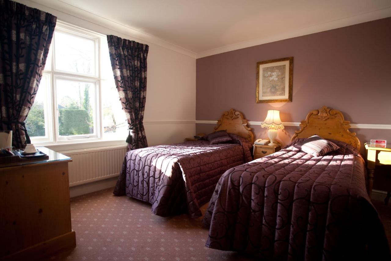 Fines Bayliwick Hotel Bracknell Exterior photo